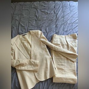 GORGEOUS Linen and Wool Blend Beige Theory Suit